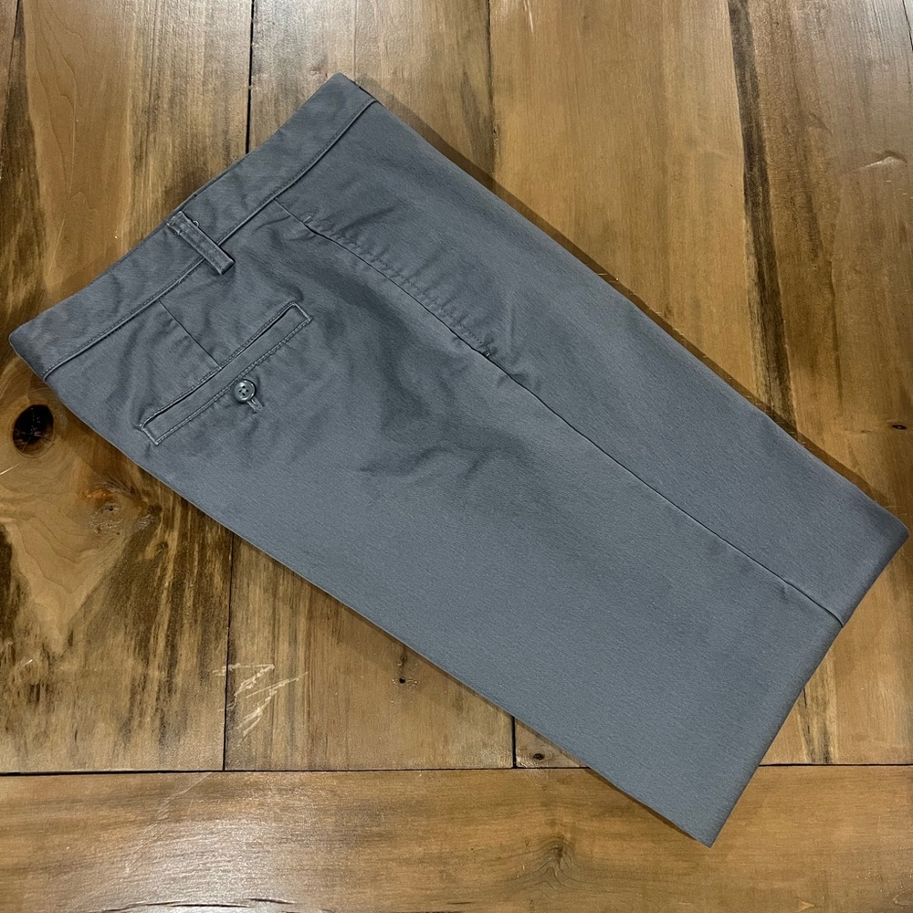 Van Heusen Men’s Flex Straight Fit Flat Front Chinos, Size 30x32, Gray